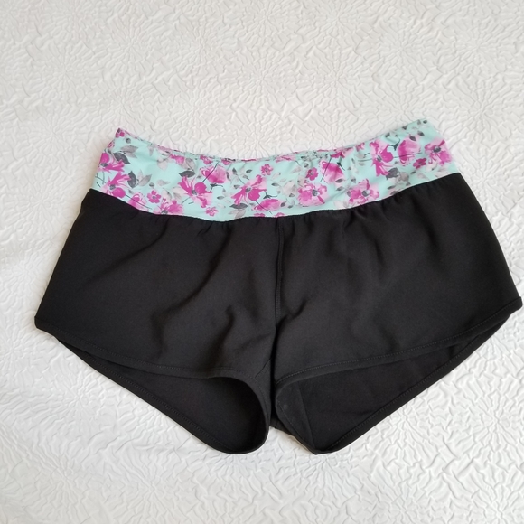 O'Neill Pants - O'Neill 365 Womans Floral Athletic shorts